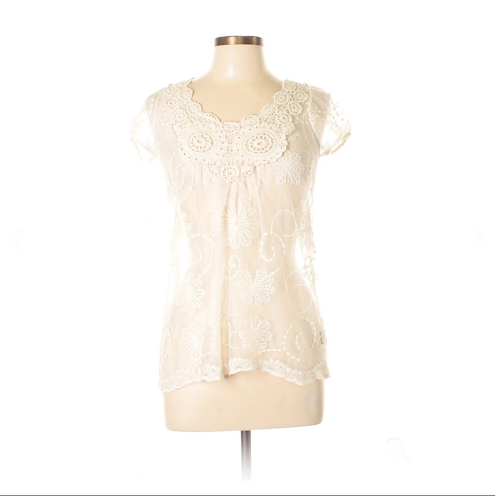 LIKE NEW!Rue21 Short Sleeve Lace Top